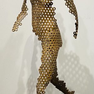 sculpture en écrous "homme qui marche"