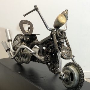 moto en acier création