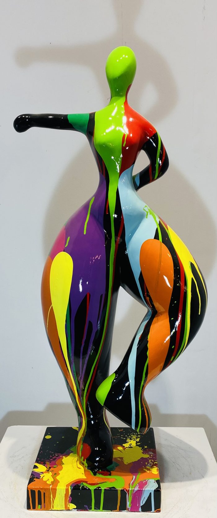 SCULPTURE DANSEUSE EN RESINE PERSONNALISEE Espace Design Bordeaux