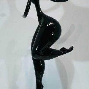 sculpture danseuse en résine laquée noire